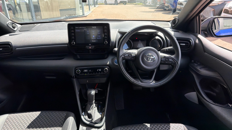 Toyota Yaris 1.5 Hybrid Dynamic 5dr CVT Hybrid Hatchback